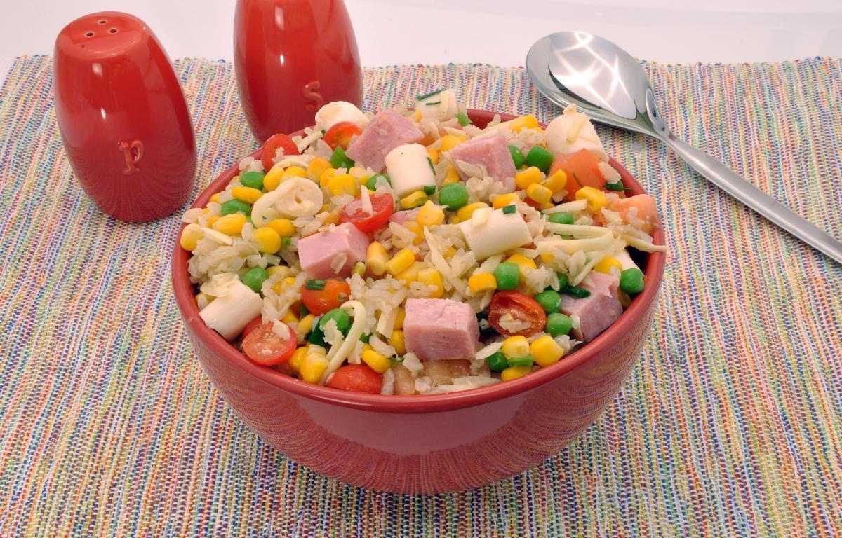 Salada com arroz 