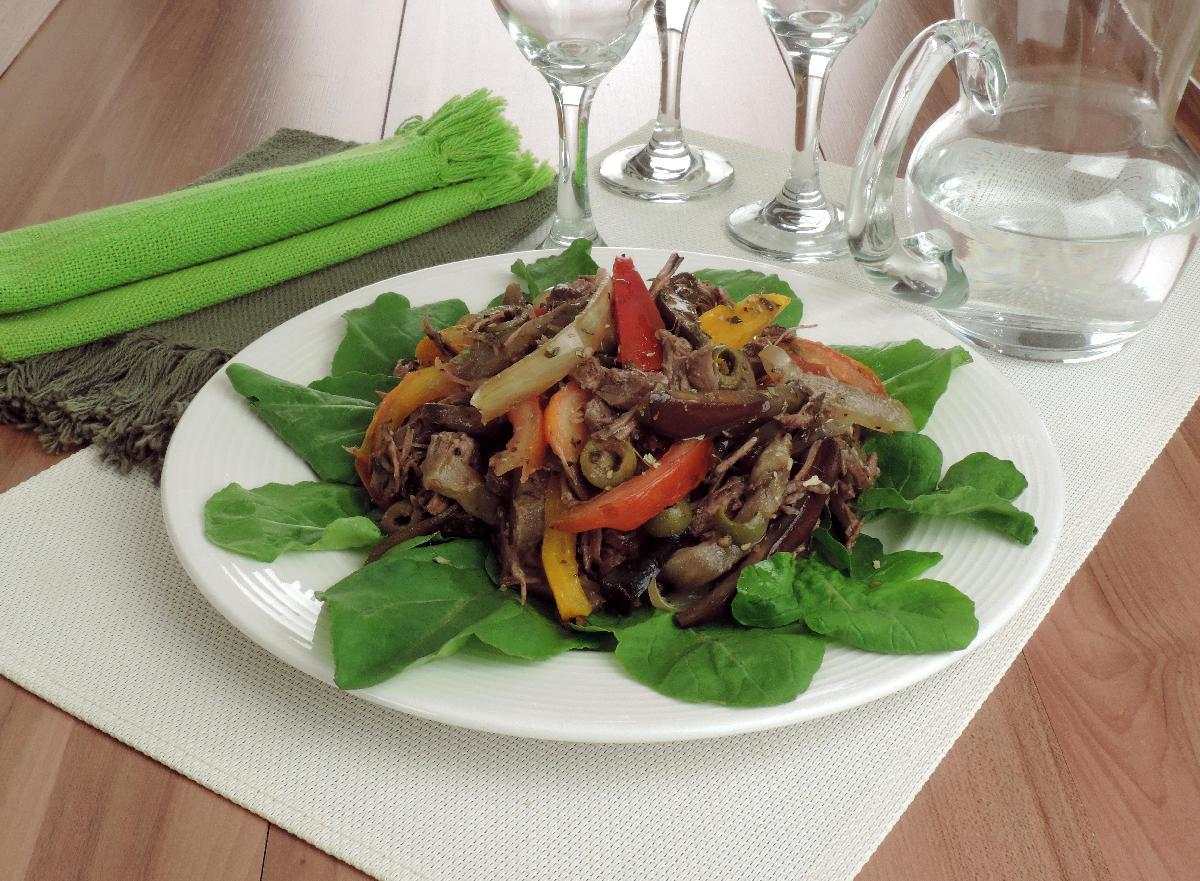 Salada de carne com berinjela 