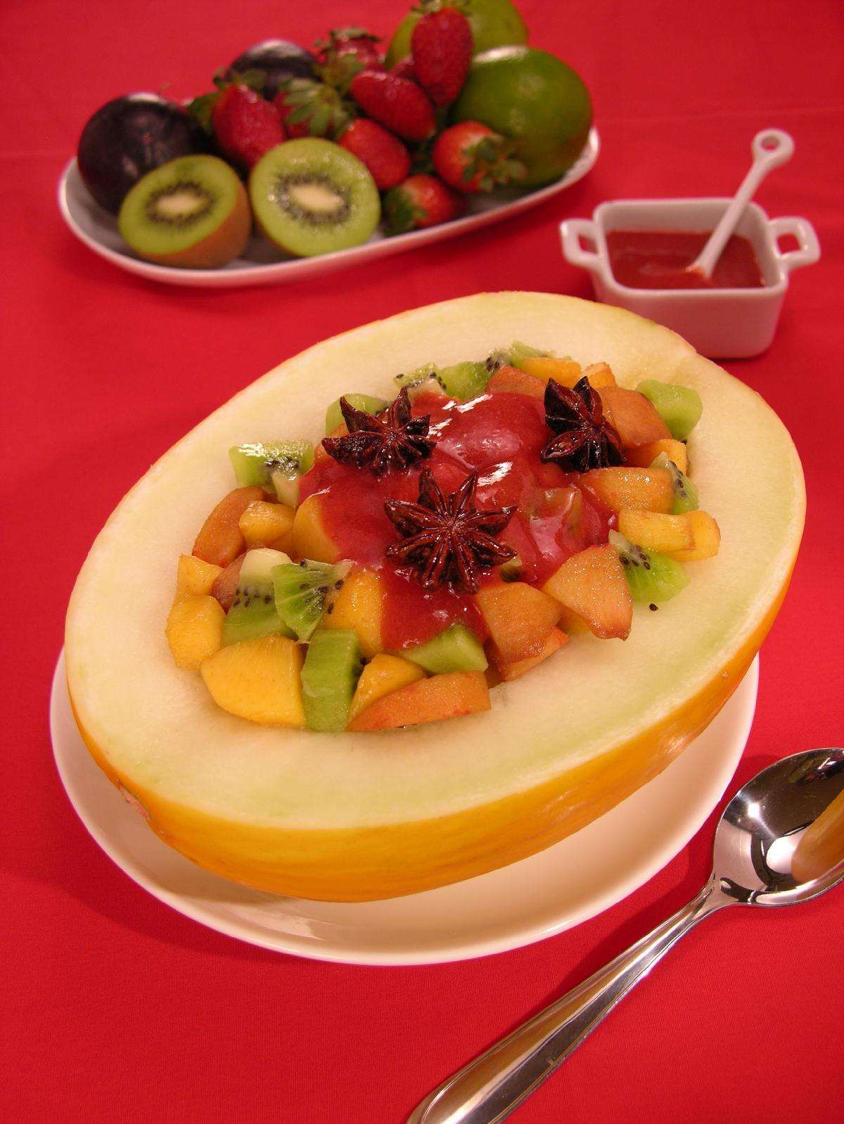 Salada de frutas com coulis de morango diet 