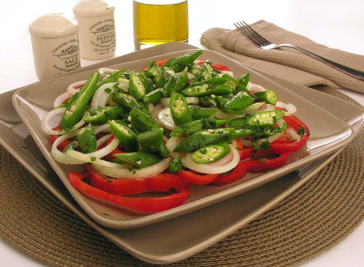 Salada de quiabo com pimentão 