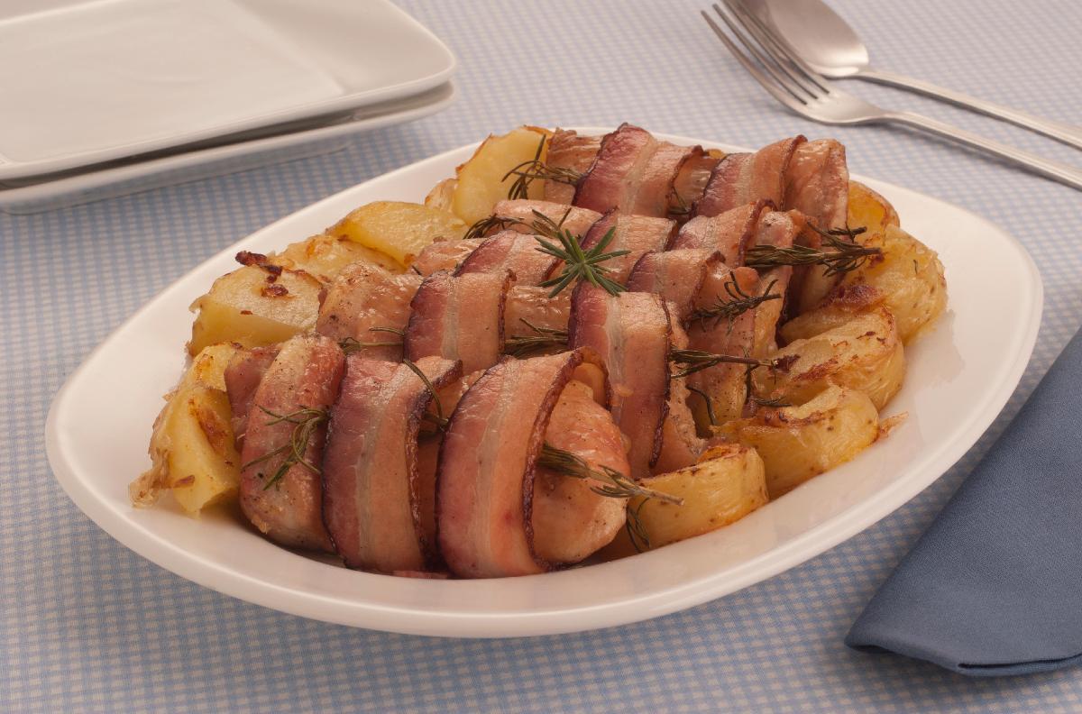 Sobrecoxa com batata e bacon 