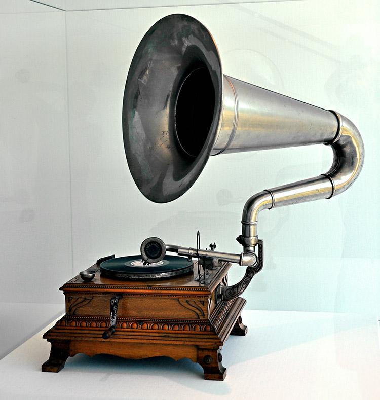 Como o fonógrafo foi inventado? 