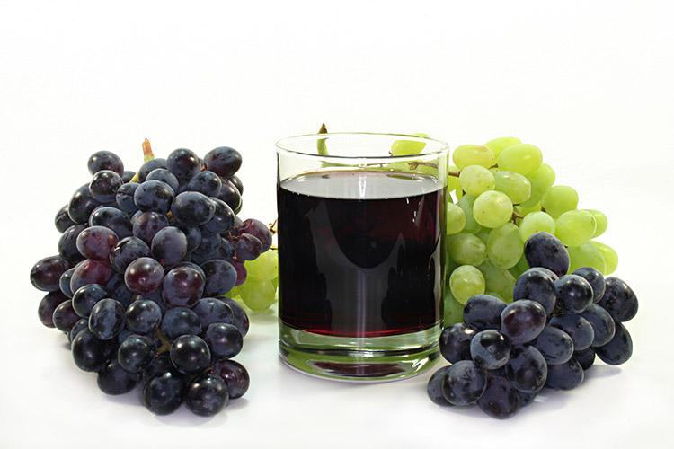 5 sucos de uva para cuidar da saúde do seu coração 