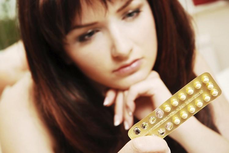 Pílula: o uso constante do mesmo anticoncepcional diminui sua eficácia? 