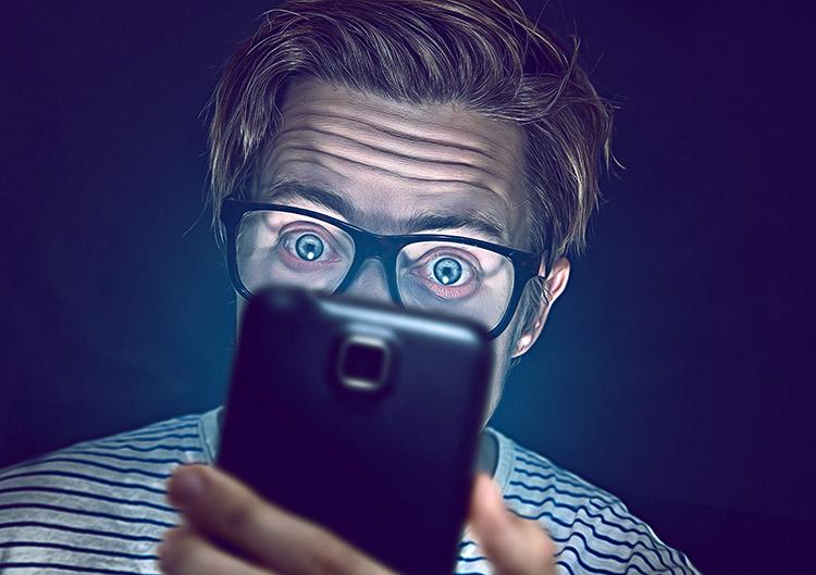 Uso excessivo de celular pode desencadear a ansiedade 