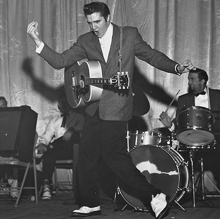 A história da inigualável dança de Elvis Presley, o rei do rock 