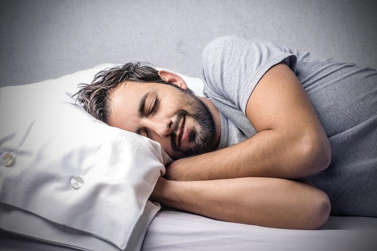 Dormir até mais tarde é sinônimo de mais inteligência? 