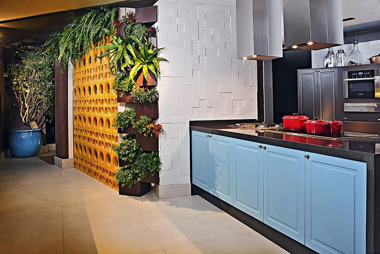 Dê mais charme à sua cozinha apostando nas cores e nos elementos retrô! 