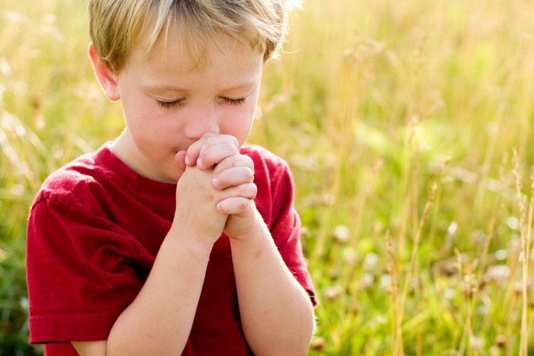 7 orações iluminadas para rezar com seus filhos 