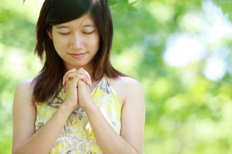 Confira 5 orações iluminadas para viver em paz 