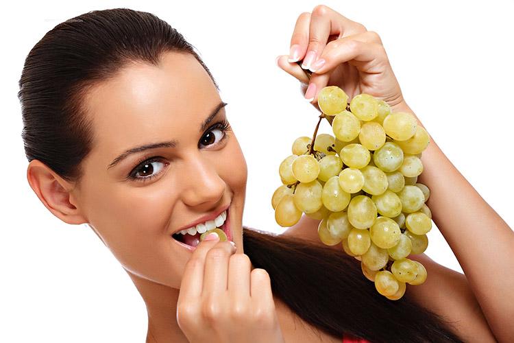 Descubra as vantagens de consumir uva diariamente! 