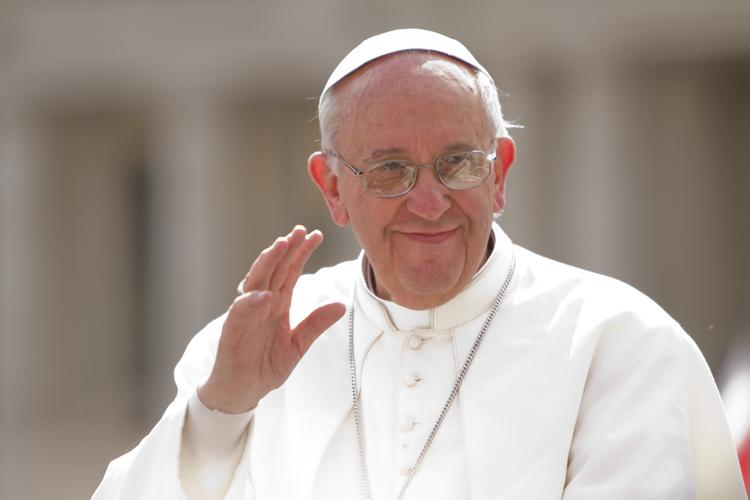 Papa Francisco e sua ajuda aos mais pobres 