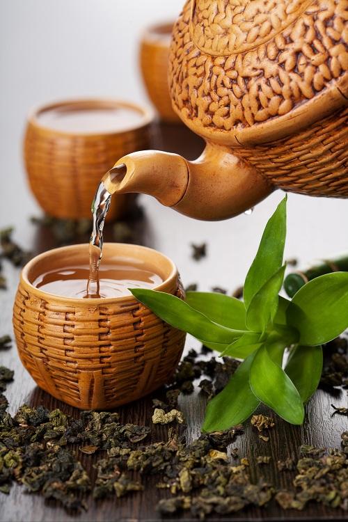 Remédios naturais: veja diferentes maneiras de preparar chá 