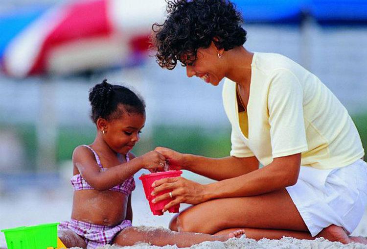 6 cuidados que você deve ter com as crianças na praia 