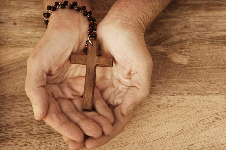 Testemunhos de fé: confira o poder das orações na vida das pessoas 