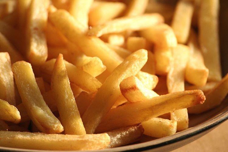 Batata frita é mais saudável para o organismo que a cozida, aponta estudo 