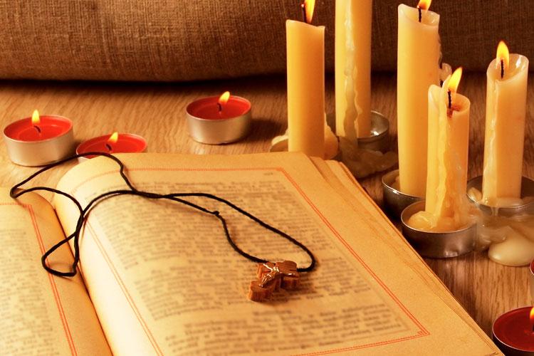 Amuletos da fé: conheça os objetos que garantem a proteção divina 