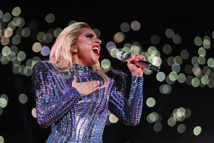 Lady Gaga agita a web com vinda para o Brasil, Super Bowl e menção à Simone & Simaria 