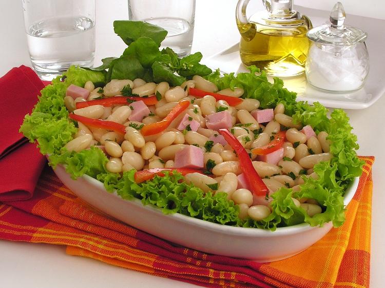 Salada de fejão-branco: um prato, muitos benefícios para saúde! 