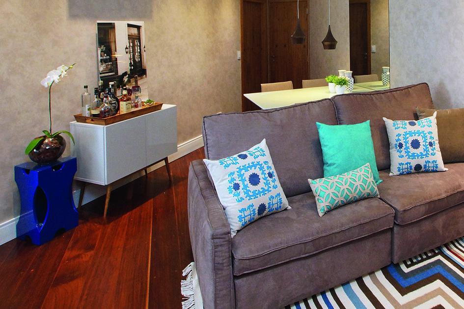 Ambiente integrado: sala de estar e jantar, bar e escritório unidos! 