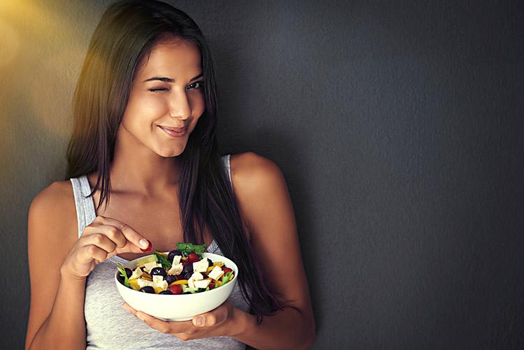 Confira 3 receitas de saladas com legumes e ganhe uma variedade de nutrientes! 