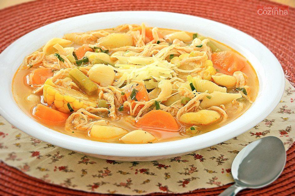 Sopa de legumes com macarrão 