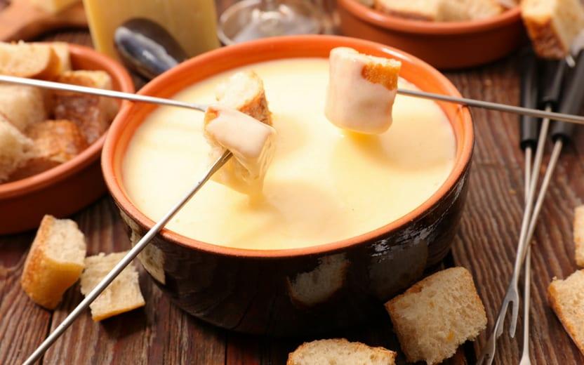 9 receitas de fondue diferentes para te aquecer nos dias frios 