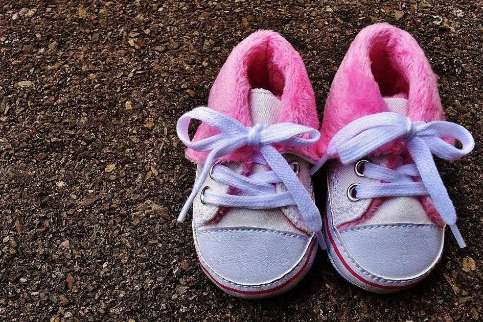 Pezinho do bebê: saiba como escolher o sapato ideal para a criança 