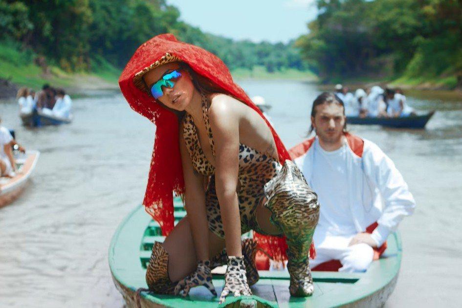 Is That For Me: Anitta lança música em inglês na Amazônia! 