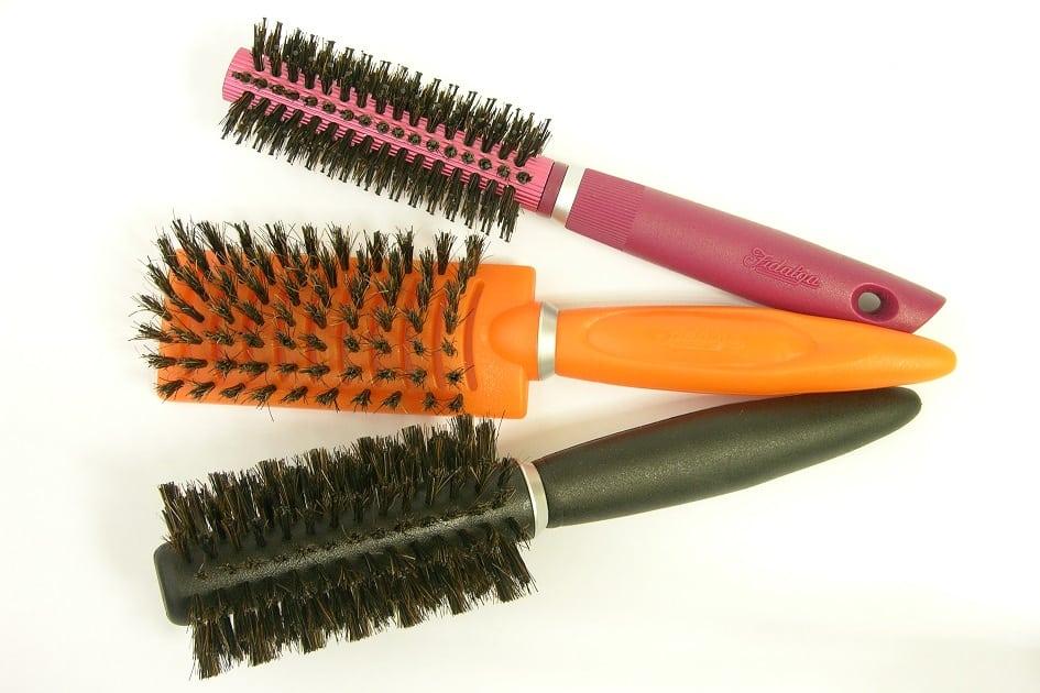Saiba como higienizar suas escovas de cabelo da maneira correta 