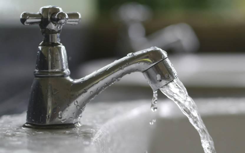 7 maneiras simples de economizar na conta de água 