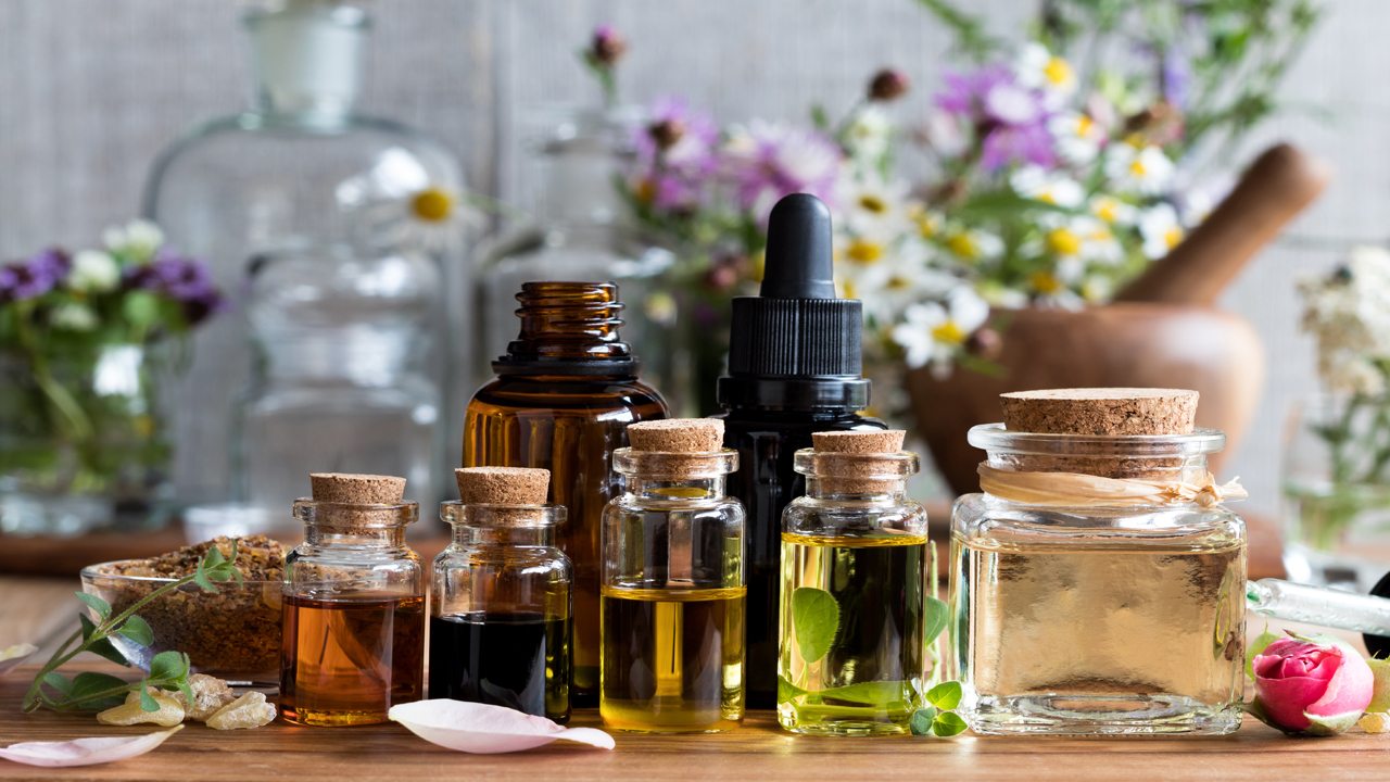 Conheça 6 óleos essenciais que auxiliam na saúde feminina