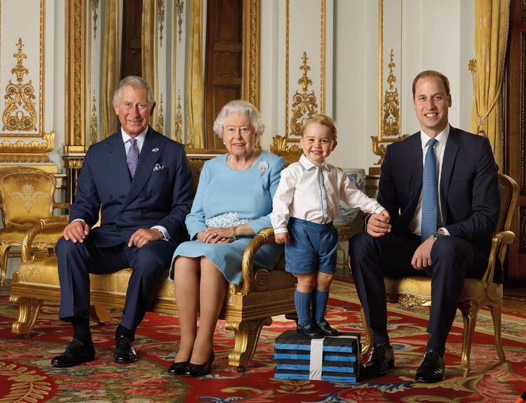 George na foto de comemoração aos 90 anos da rainha Elizabeth