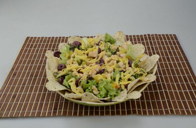 Foto com a receita da salada mexicana