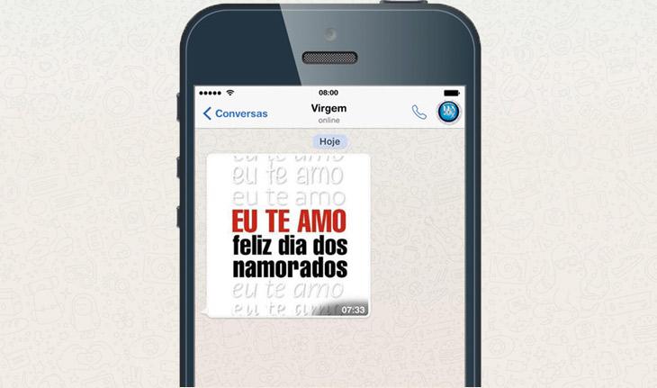 celular com a declaração de amor do signo de Virgem no WhatsApp