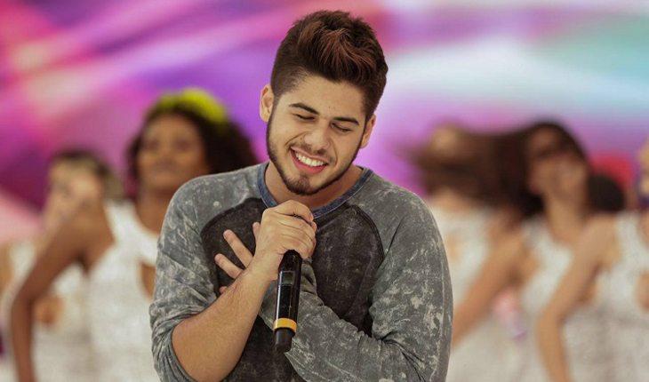 Ze Felipe, filho do cantor Leonardo, durante apresentação em programa de tv