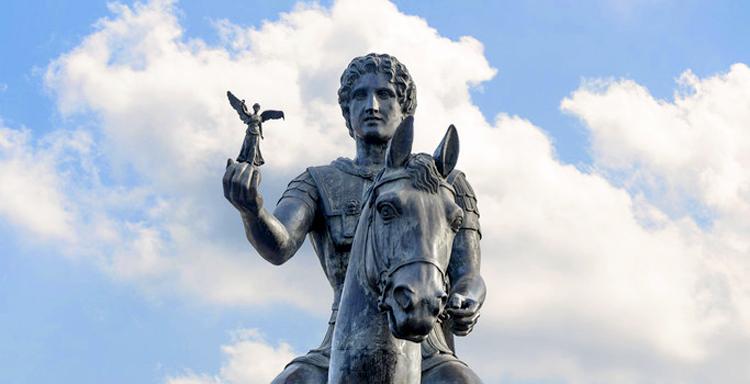 Estátua de Alexandre, o Grande, em cima de seu cavalo
