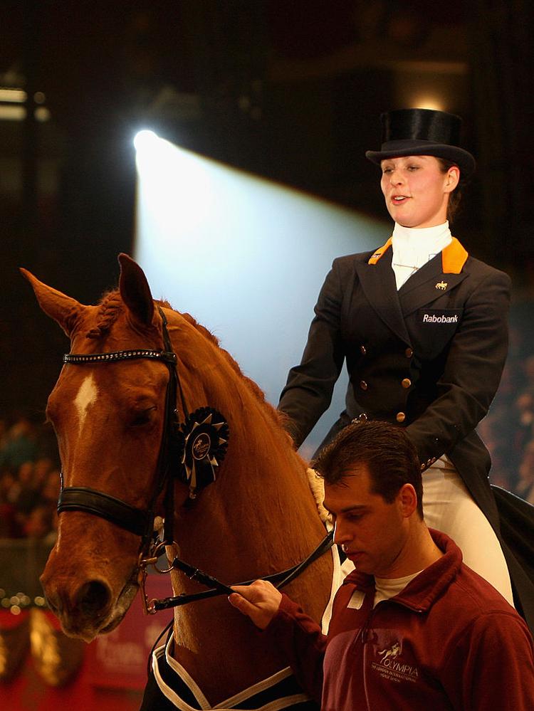 Adelinde Cornelissen em seu cavalo Parzival com espírito olímpico
