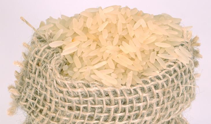 arroz parboilizado dentro de um saquinho