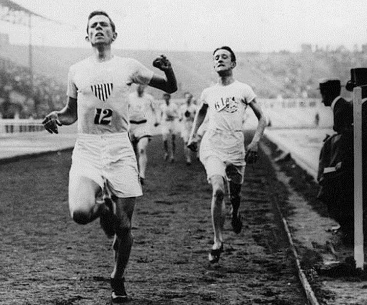 Melvin Sheppard vence mais uma prova. O correr dos EUA levou três ouros em Londres 1908