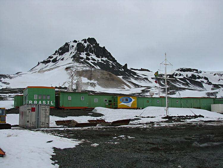 proantar-local-sede-de-pesquisa-na-antartida-neve