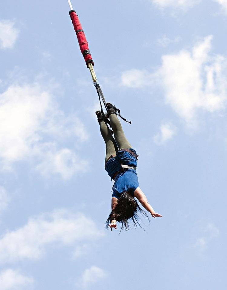 mulher, bungee jump, salto, aventura, esporte