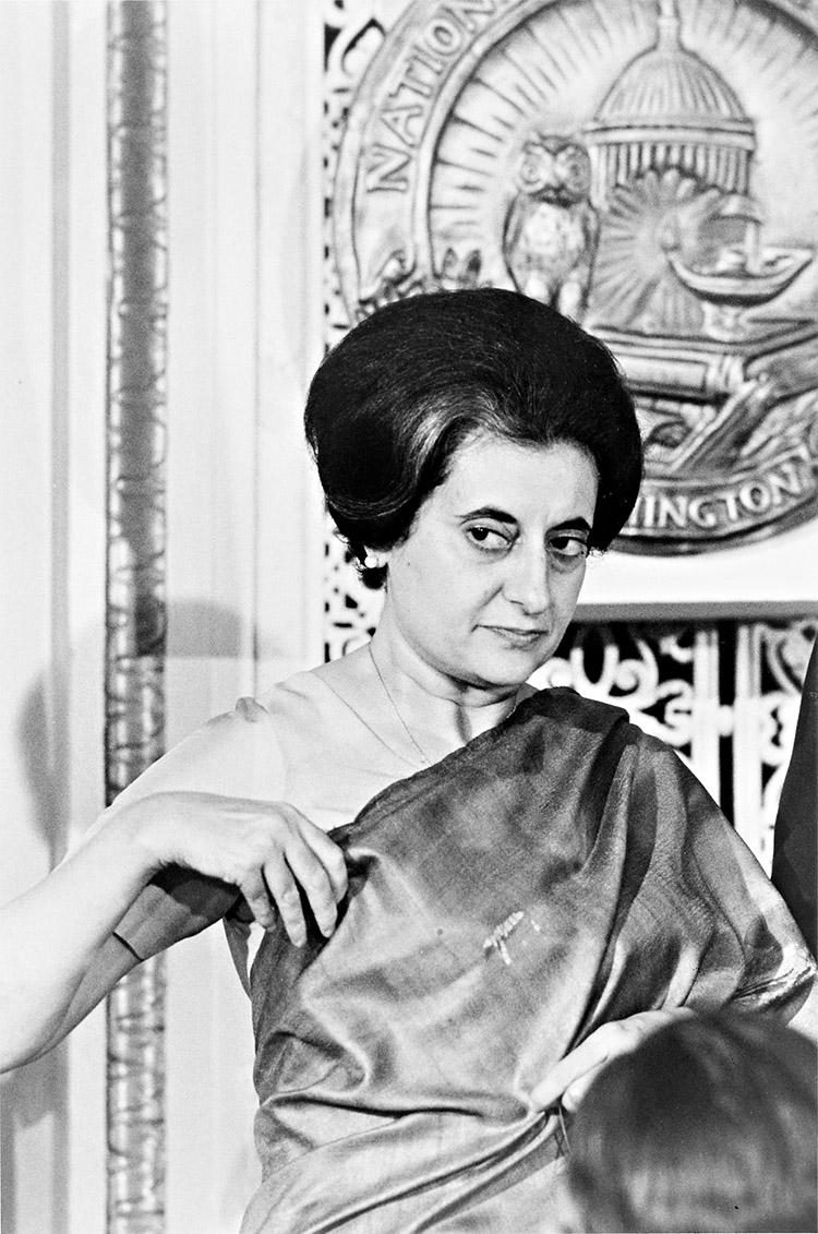 Indira Gandhi, primeira-ministra-governante, Índia