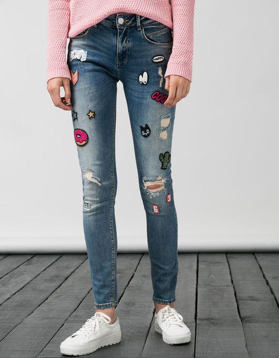 Jeans com aplicações é tendência