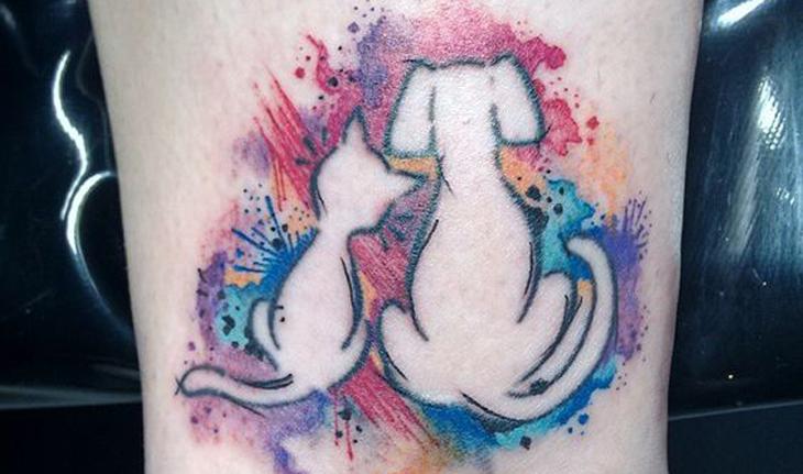 tatuagem aquarela de cão e gato