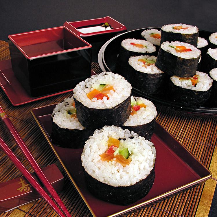 sushi na mesa, pronto para servir