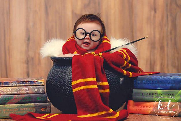 Veja fotos do ensaio de bebê inspirado em Harry Potter