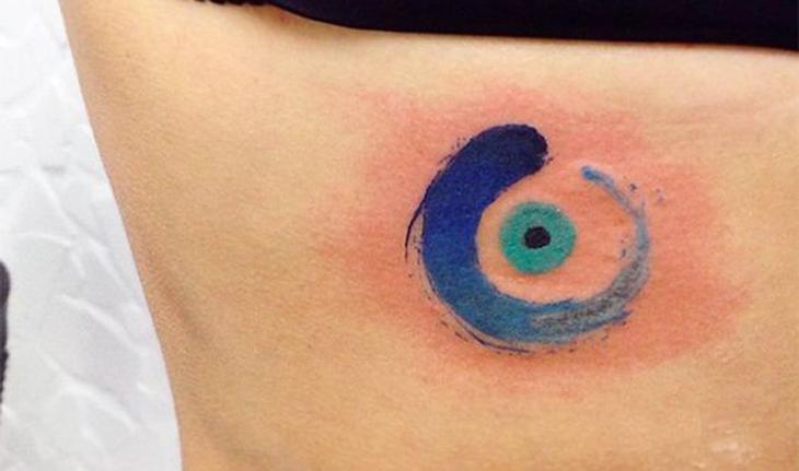 tatuagem aquarela de olho grego