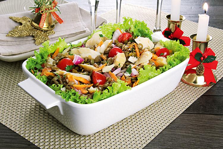 Salada de lentilha com bacalhau e legumes