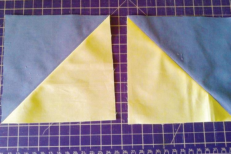 Dois quadrados com tecidos diferentes refilados